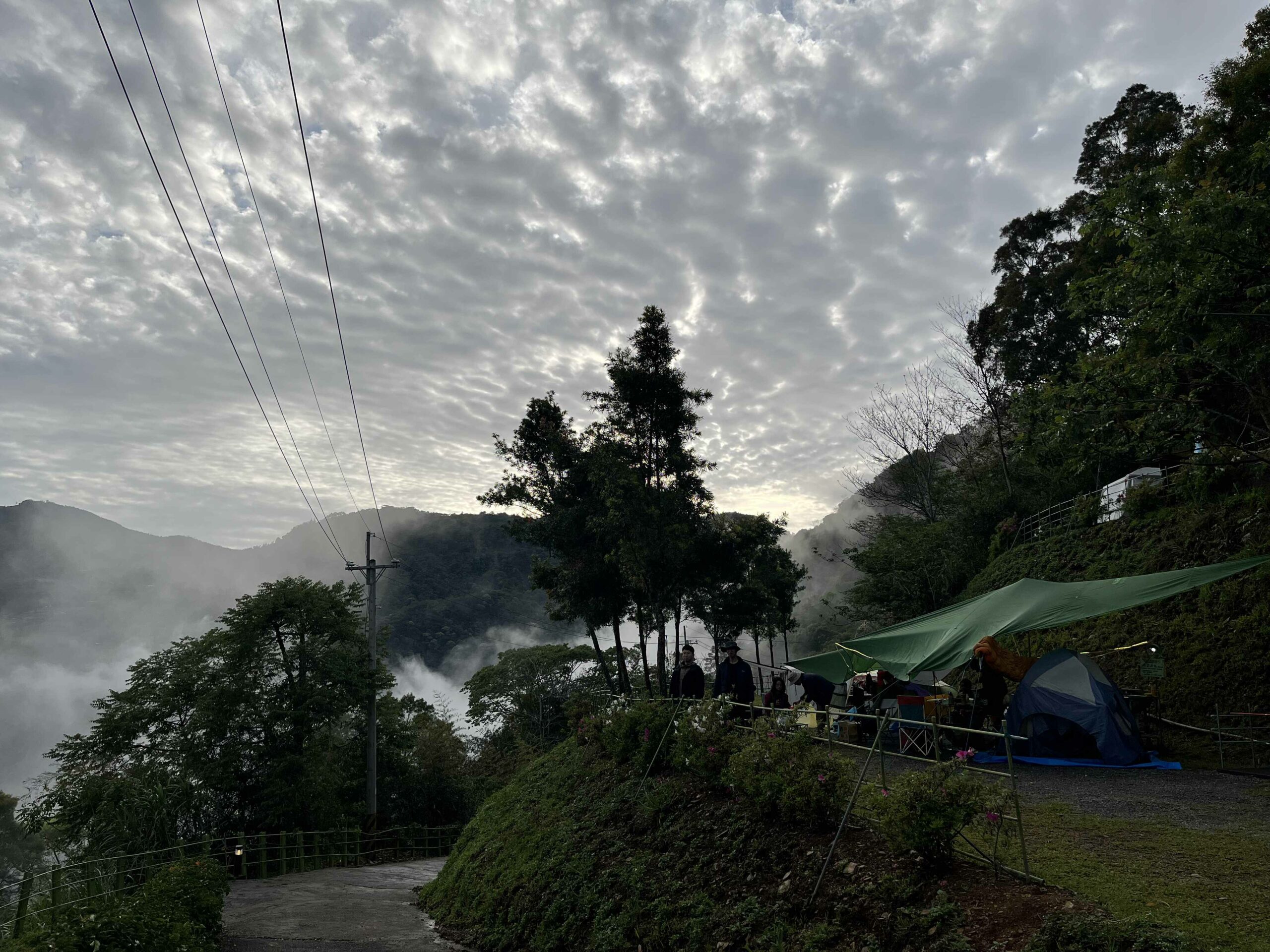武界雲窩森林露營區雲海第一排營位 第9區帳篷與山景雲霧