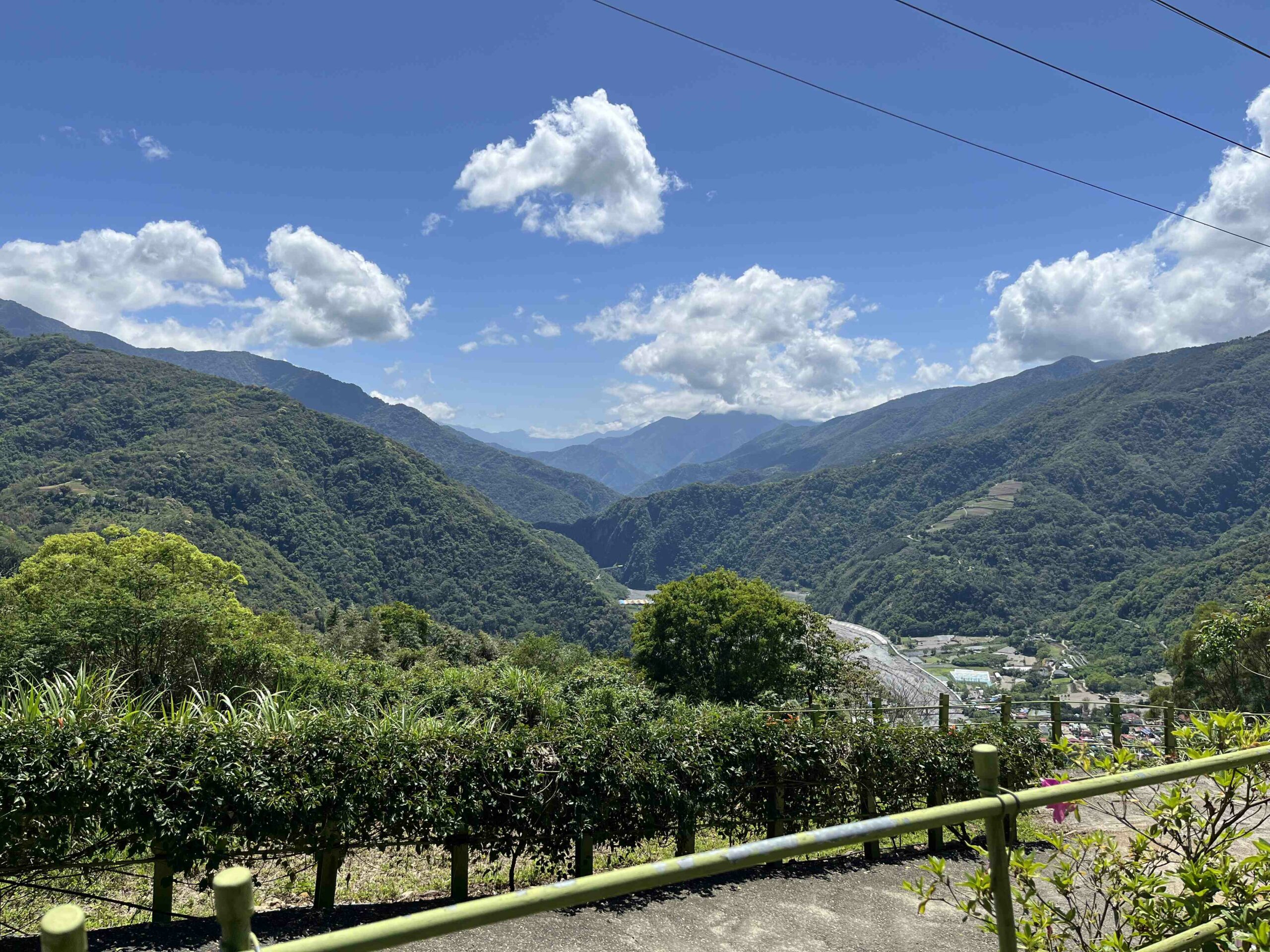 雲窩森林露營區:武界的滂薄雲海與閃閃發光的野溪|南投旅遊・山景 1 IMG 2465.HEIC scaled