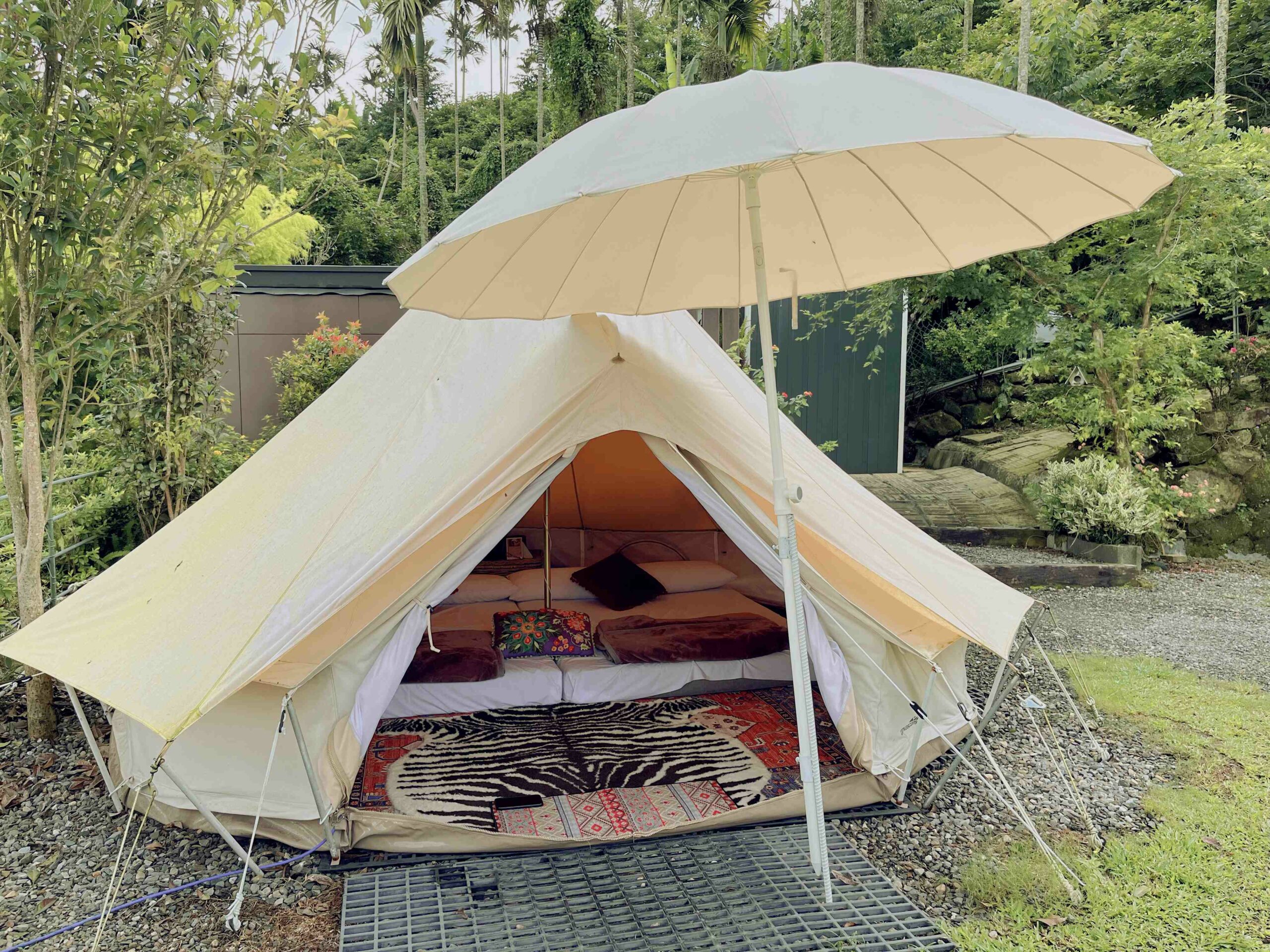 山思雲想1泊5食豪華露營:下午茶、香氛課程與種滿香草的山坡道|南投旅遊・山景 1 IMG 3474 scaled