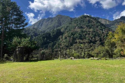 松鶴部落 - 柏拿崗山友之家露營區|台中旅遊・山景 6 柏拿崗山友之家的青青草地與風景
