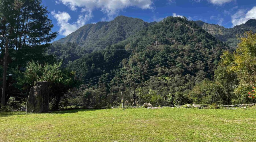柏拿崗山友之家的青青草地與風景