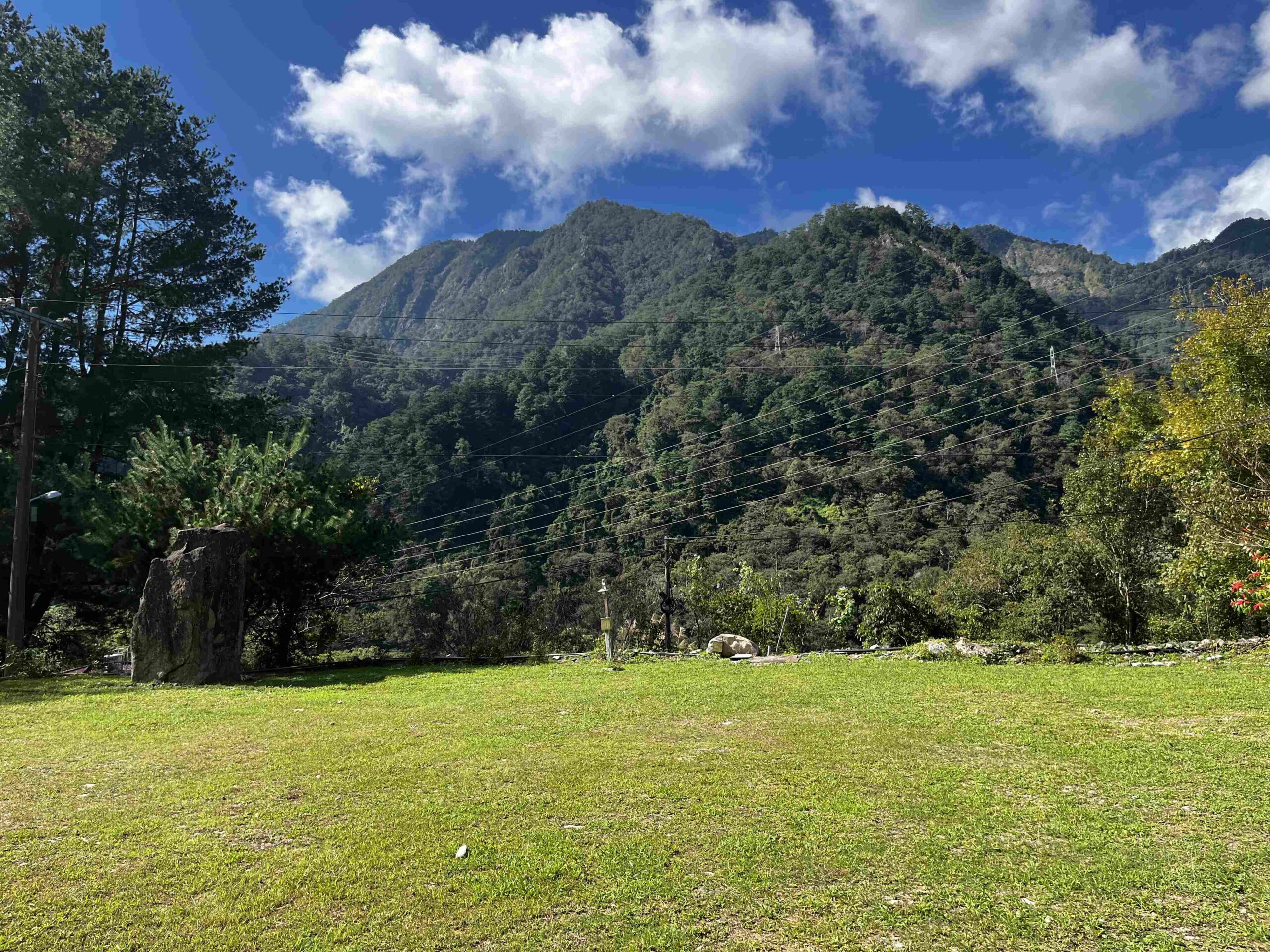 柏拿崗山友之家的青青草地與風景