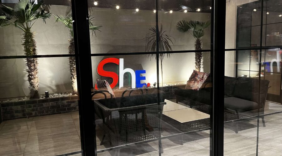 一樓中庭露天座位