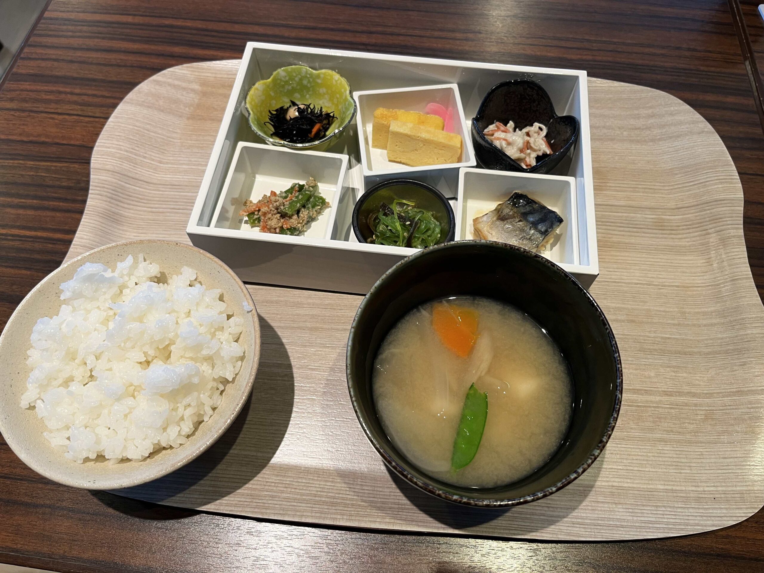 東京住宿推薦:VIA INN 新宿,CP值爆表的4個理由是?位置方便、早餐好吃,價格又漂亮,會員訂房更多優待! 1 早餐的和食選項