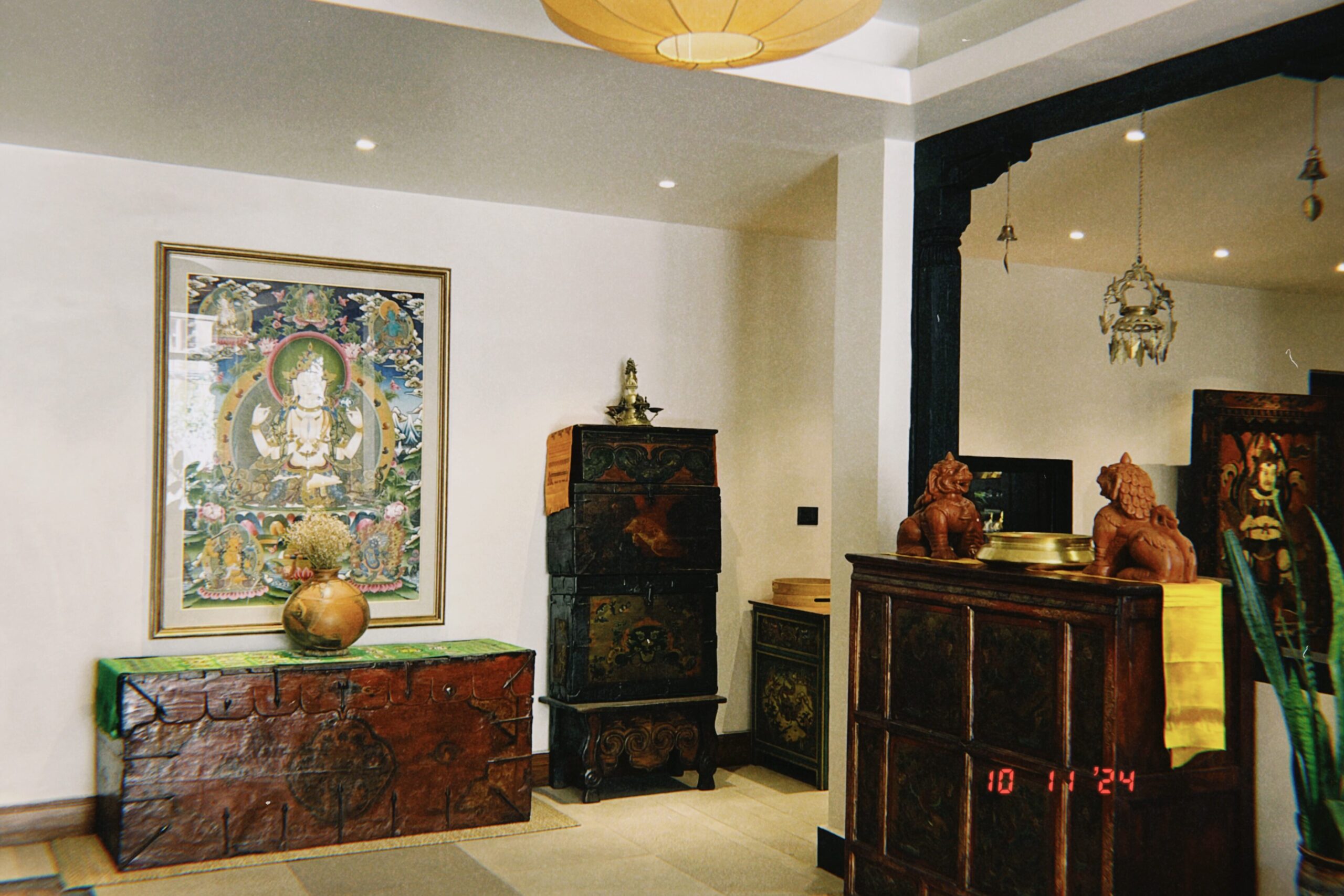Swarga Heritage Hotel一樓大廳，揉合了尼瓦爾與藏族藝術特色