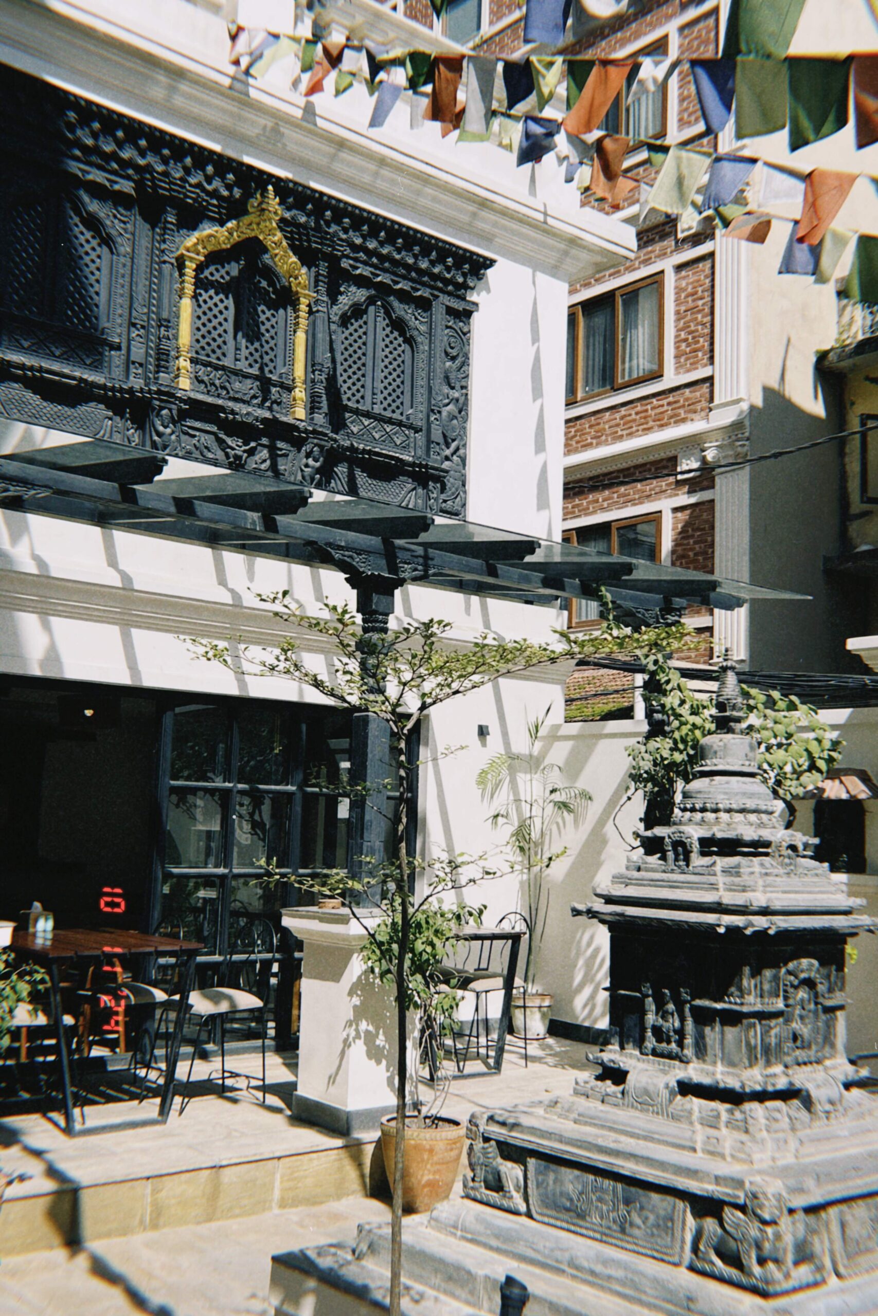 庭院裡可以觀賞旅館的尼瓦爾建築特色