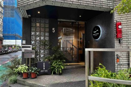 台北東區住宿推薦:合星青年旅館,簡約乾淨好質感,附美味早餐!忠孝敦化7號出口走路3分鐘 6 合星青年旅館入口處位在轉角