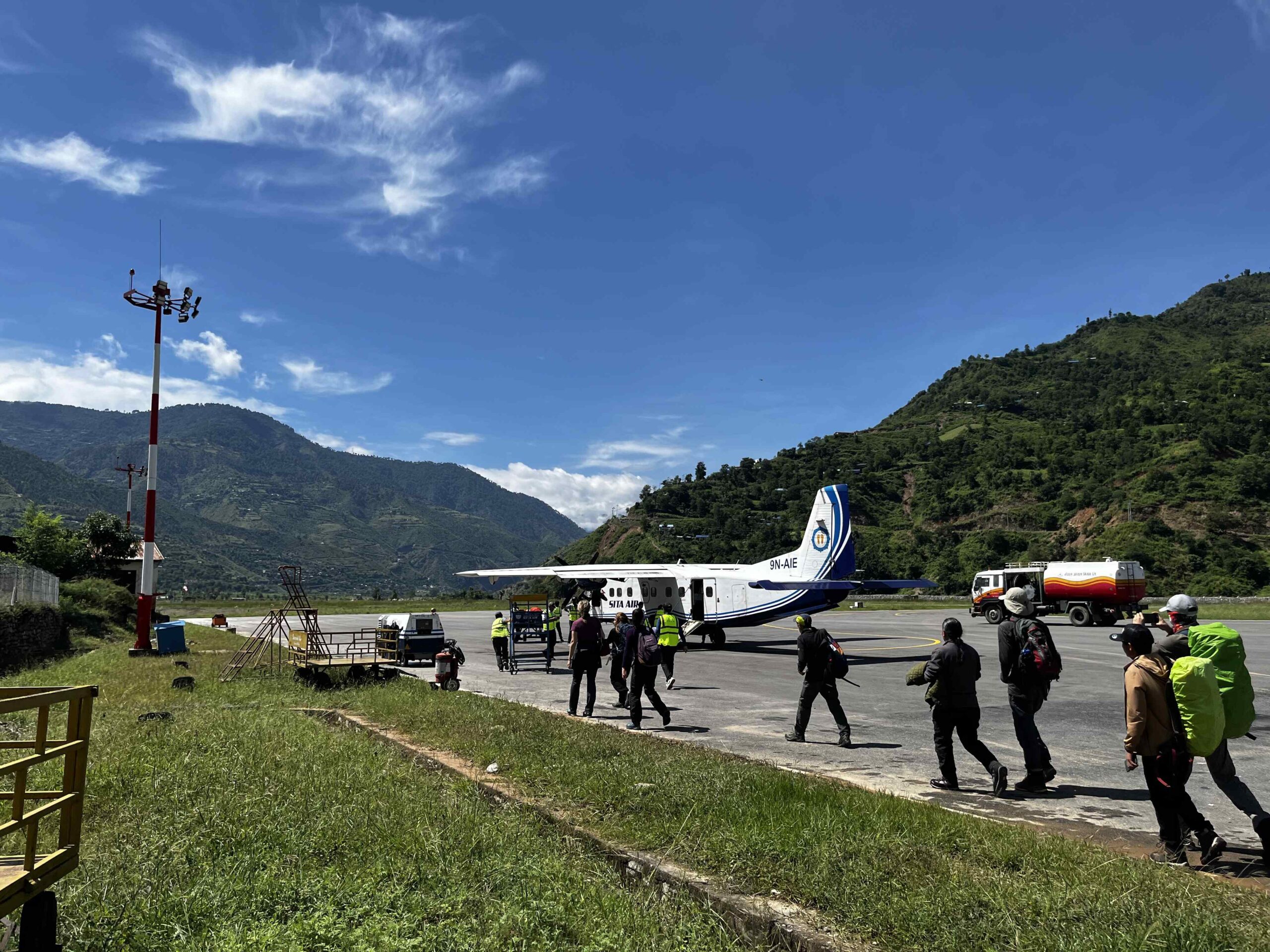 飛機取消?變成Ramechhap二日遊?2024年秋季EBC聖母峰基地營女生獨旅:盧卡拉飛機停飛3天、滯留機場鄉下村莊|尼泊爾健行 1 西塔航空的飛機