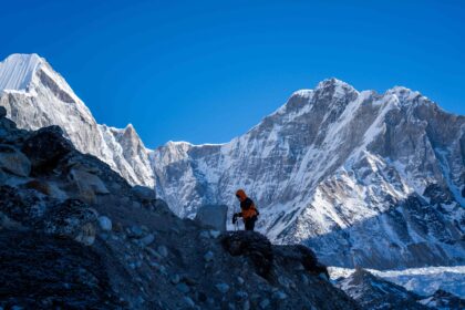 EBC費用?旅行社Bold Himalaya服務好嗎?飛機延遲?2024年秋季EBC聖母峰基地營女生獨旅:行程安排、費用、保險、突發狀況應對|尼泊爾健行 5 杭州小哥哥捕捉到的擤鼻涕的我