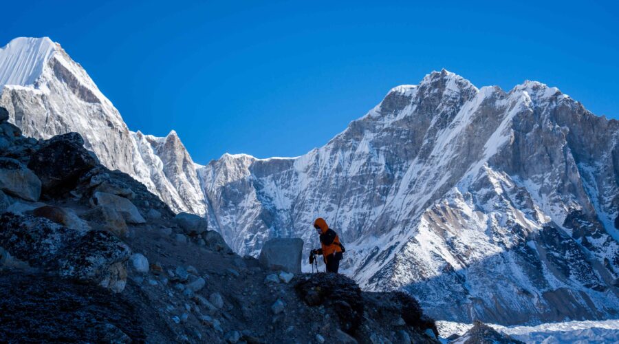 EBC費用?旅行社Bold Himalaya服務好嗎?飛機延遲?2024年秋季EBC聖母峰基地營女生獨旅:行程安排、費用、保險、突發狀況應對|尼泊爾健行 1 杭州小哥哥捕捉到的擤鼻涕的我