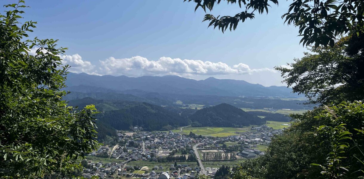 從藥師山頂望去，金山町的景色一覽無遺