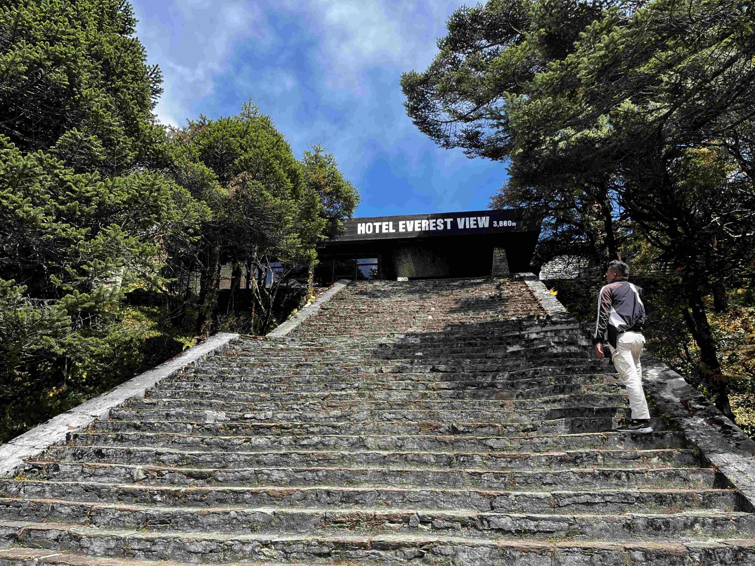 Hotel Everest View的大門