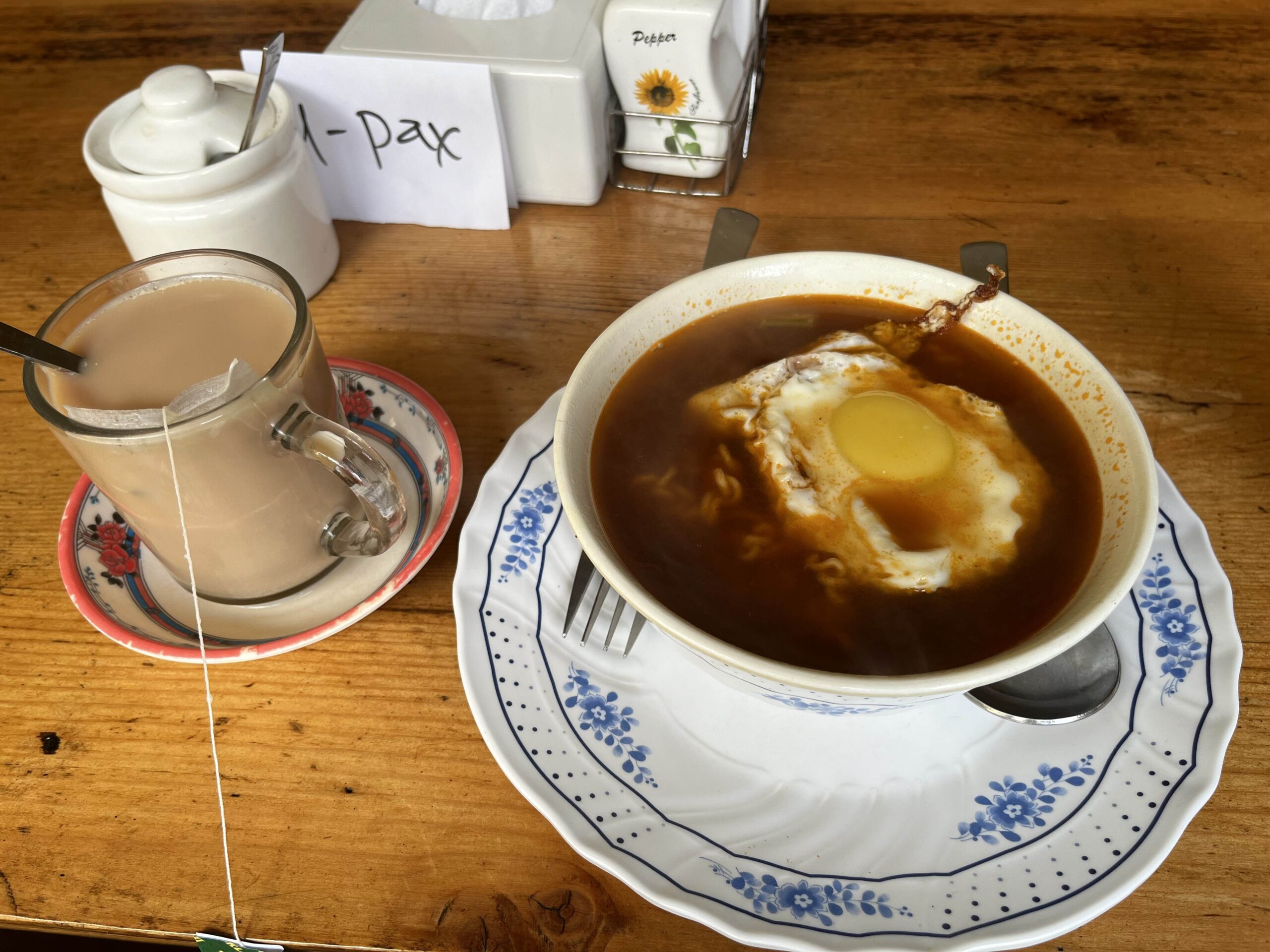 中餐是泡麵加蛋