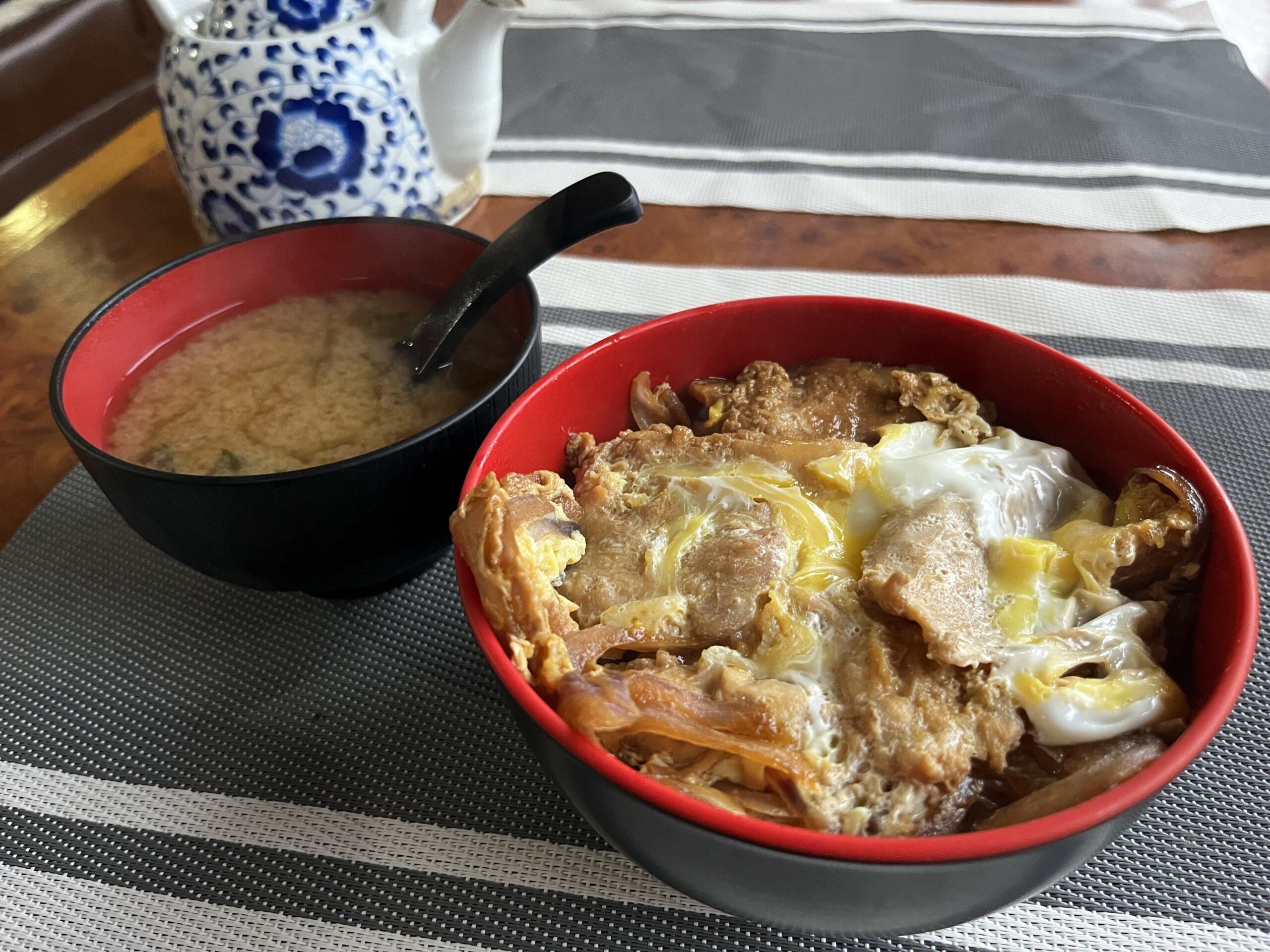 TOMODACHI Restaurant 的親子丼