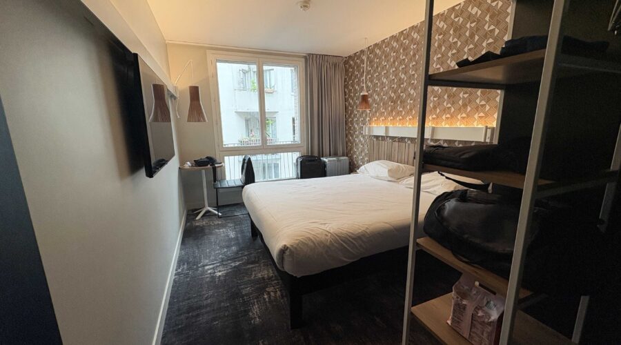 ibis Paris Gare Montparnasse Catalogne的基本雙人房型，無陽台