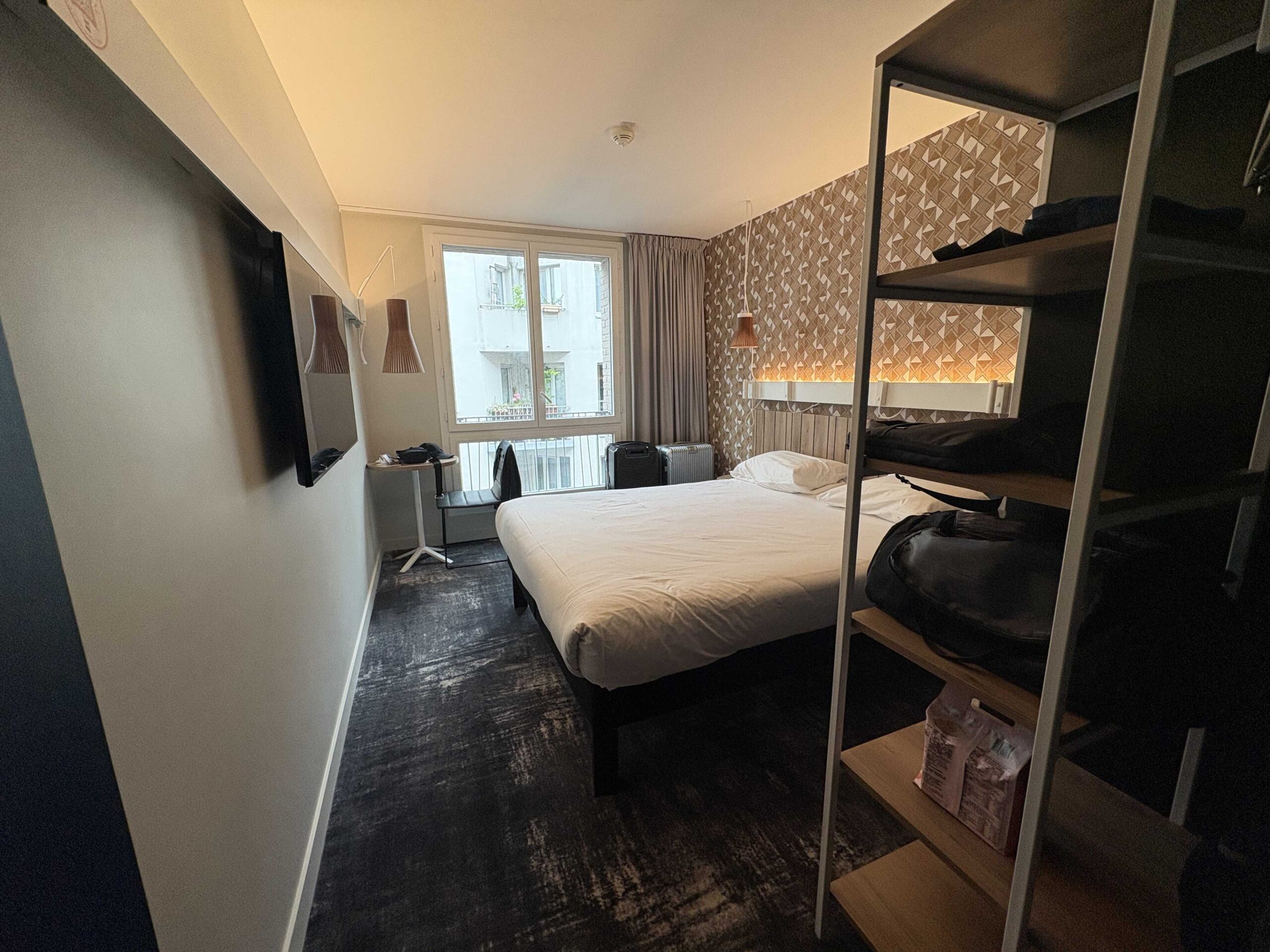 ibis Paris Gare Montparnasse Catalogne的基本雙人房型，無陽台