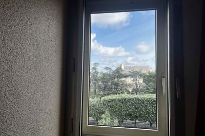 窗外可以看到布列塔尼公爵城堡