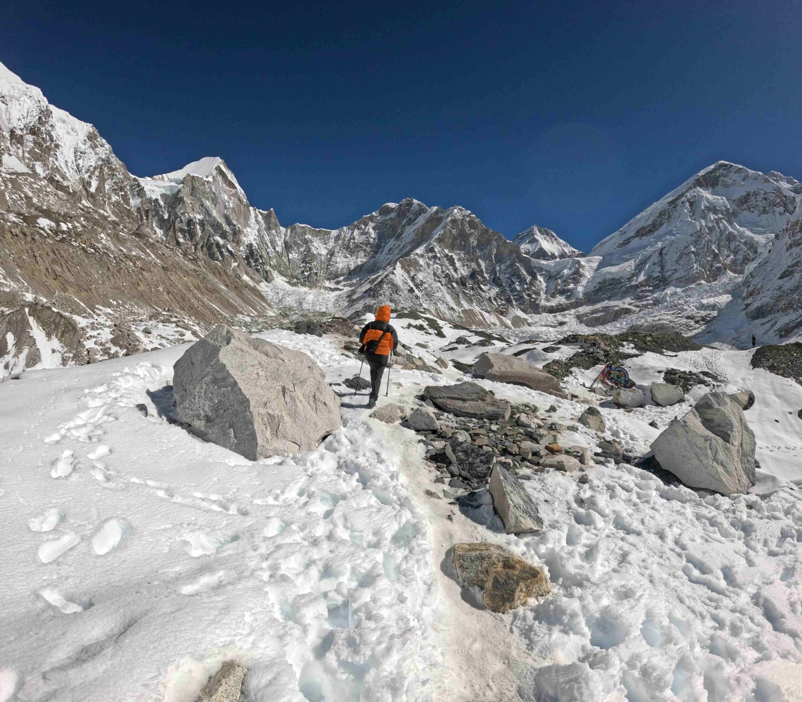 真的就是冰雪跟岩石，就這樣