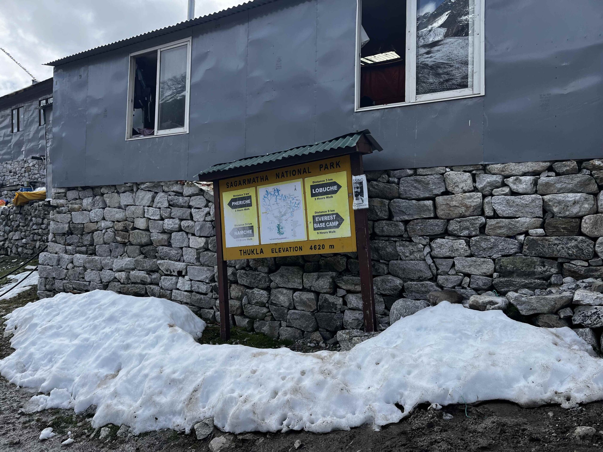 Thukla（海拔4620m）的告示牌