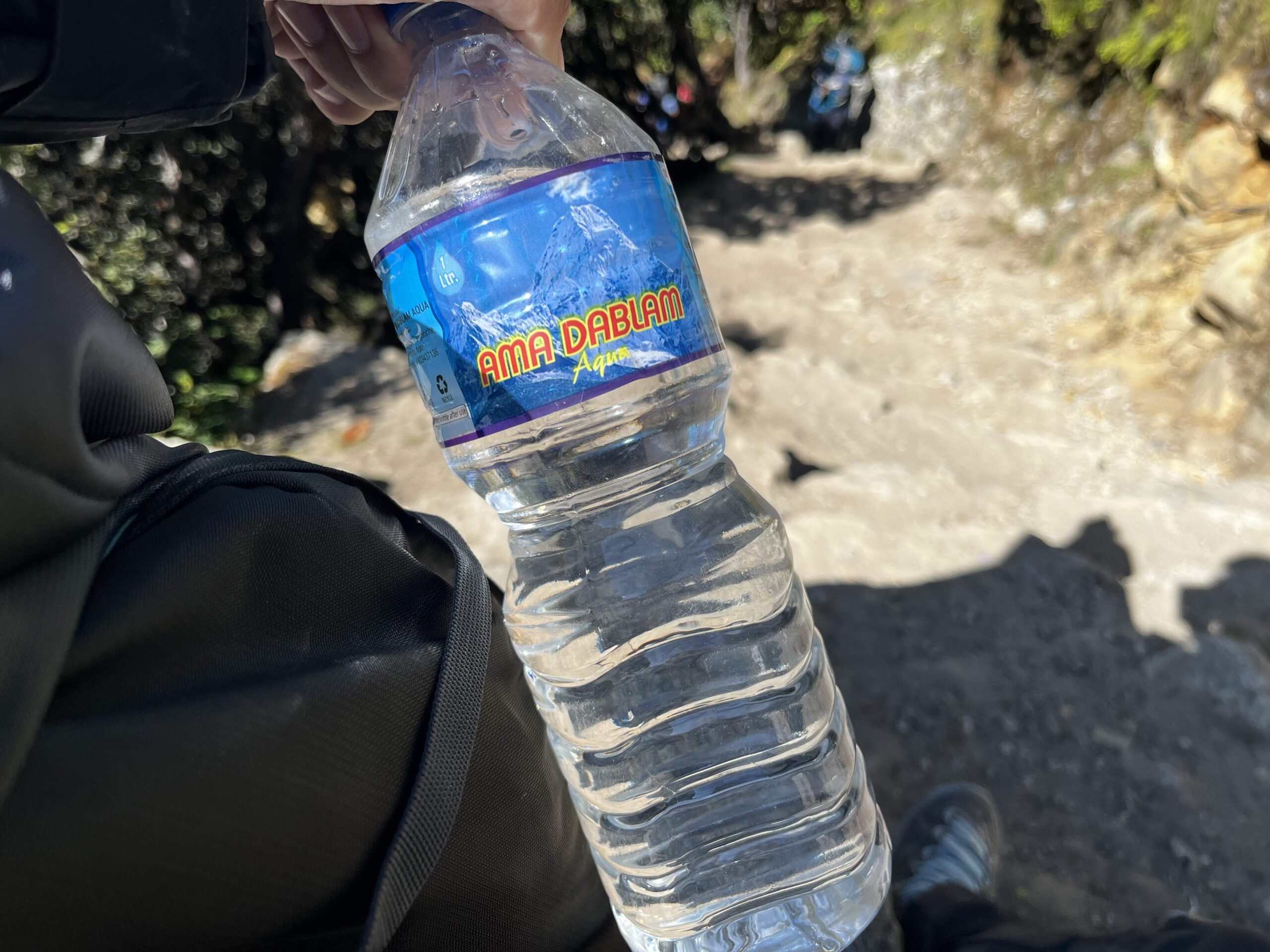 Ama Dablam牌的水