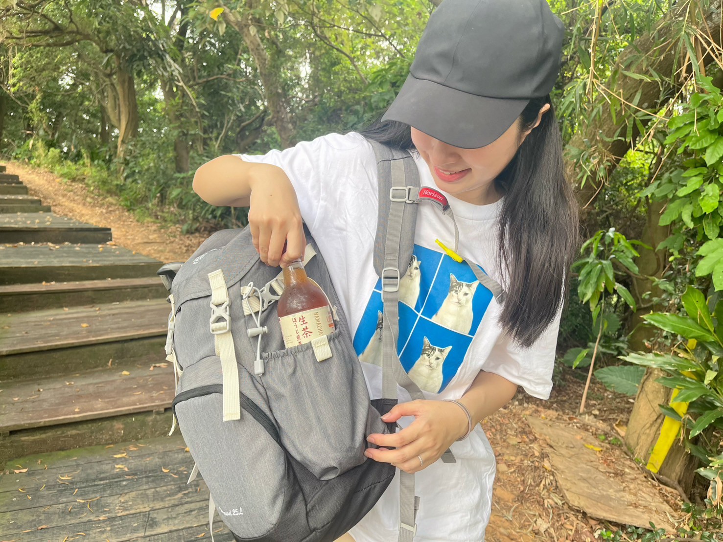 登山後背包推薦Horizon 天際線 Vanguard 25L登山後背包:實用好揹 1 側邊可收納瓶罐,也可放登山杖