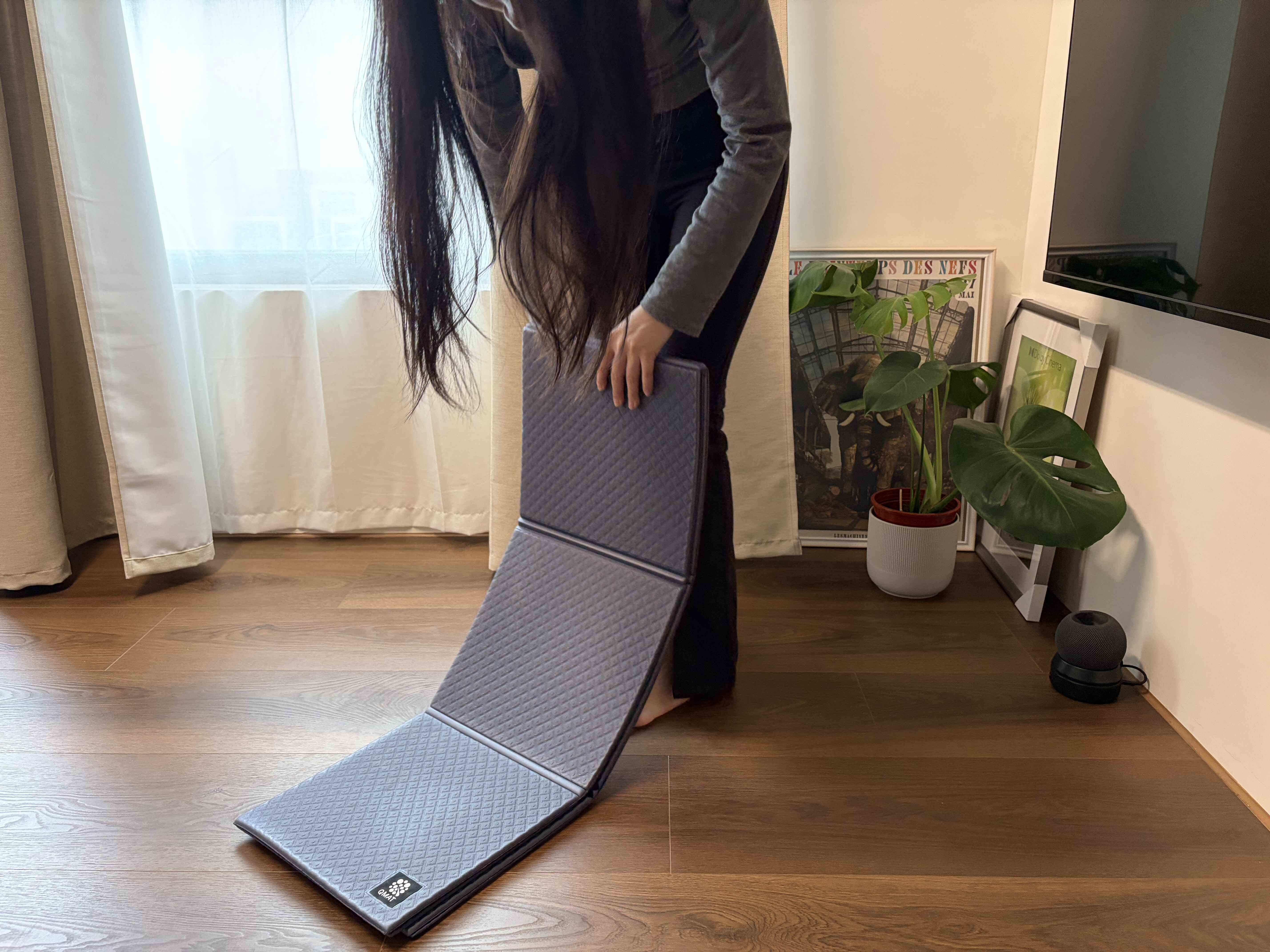 QMAT方折疊瑜珈墊6mm開箱|可折疊收納的多功能瑜珈墊,居家旅行都百搭! 12 長邊4折:變成一個三格的長方形