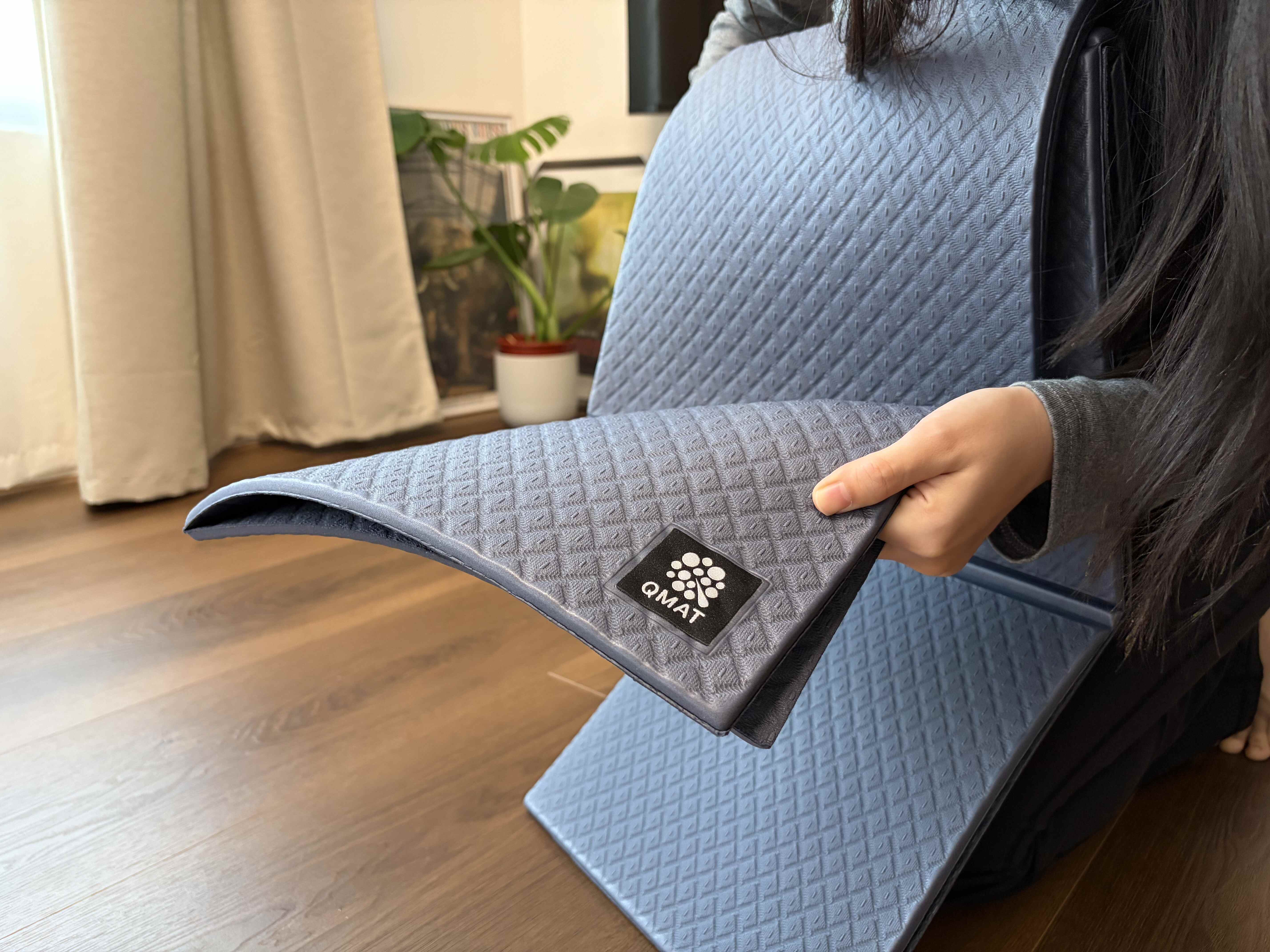 QMAT方折疊瑜珈墊6mm開箱|可折疊收納的多功能瑜珈墊,居家旅行都百搭! 2 QMAT方折疊瑜珈墊,顏色選擇:御革青