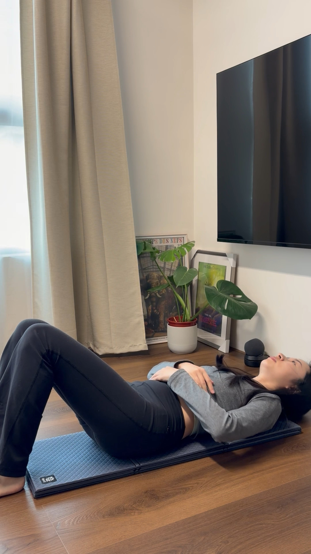 QMAT方折疊瑜珈墊6mm開箱|可折疊收納的多功能瑜珈墊,居家旅行都百搭! 6 長邊4折:變成一個三格的長方形,可以拿來做仰臥起坐