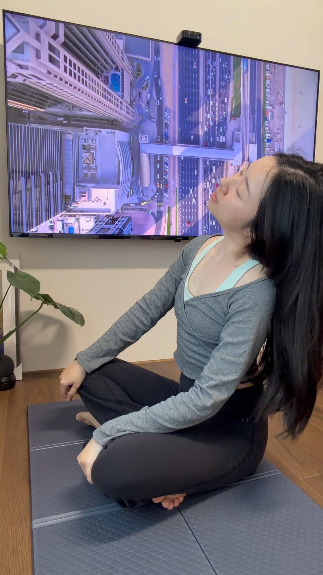 QMAT方折疊瑜珈墊6mm開箱|可折疊收納的多功能瑜珈墊,居家旅行都百搭! 9 短邊對折,兩倍厚度