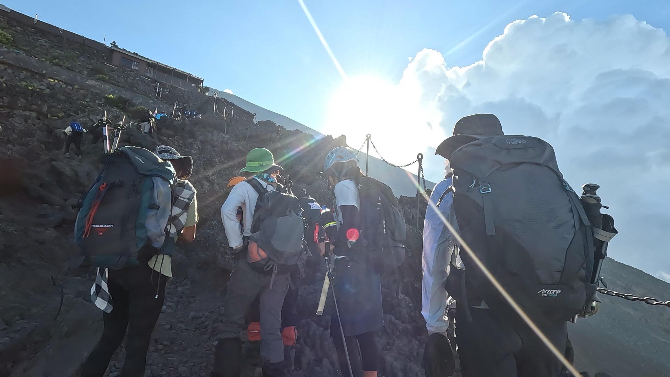 2023爬富士山全記錄(中):入住最高山屋8.5合目的御來光館|日本旅遊・山景 14 3CFD679A BC7A 4C1A 904E 93E8EC74A2A9 scaled