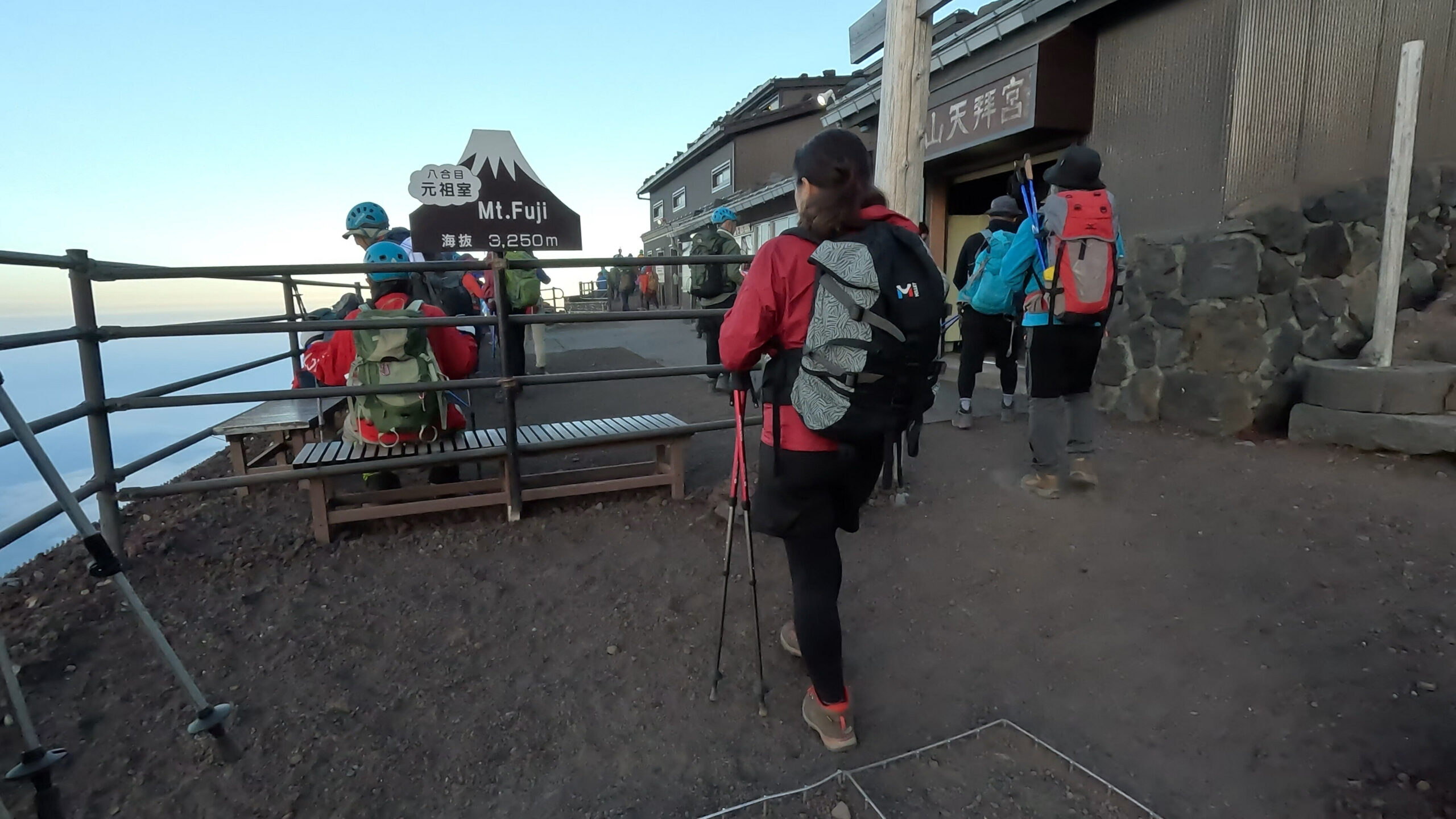 2023爬富士山全記錄(中):入住最高山屋8.5合目的御來光館|日本旅遊・山景 17 53DB830C C5FD 471D A5C5 E5DF7A52773E scaled