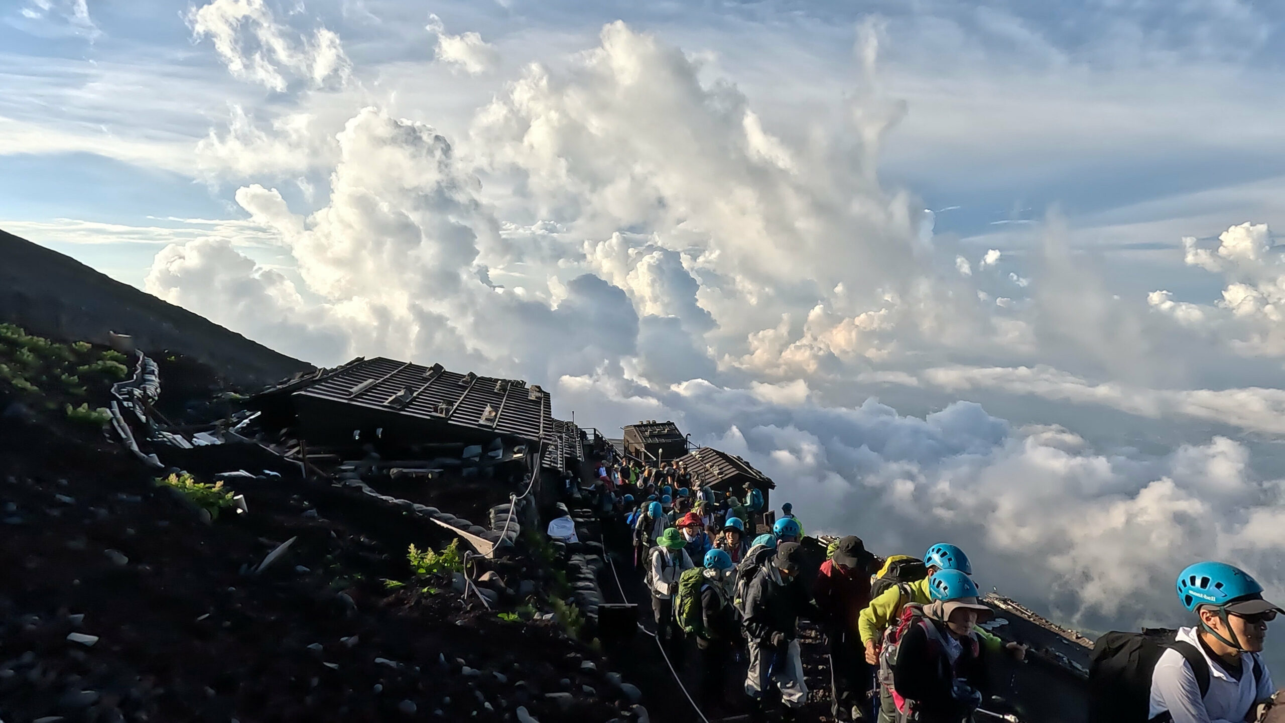 2023爬富士山全記錄(中):入住最高山屋8.5合目的御來光館|日本旅遊・山景 13 857D1B99 A128 4F43 A022 81D2808C91B0 scaled