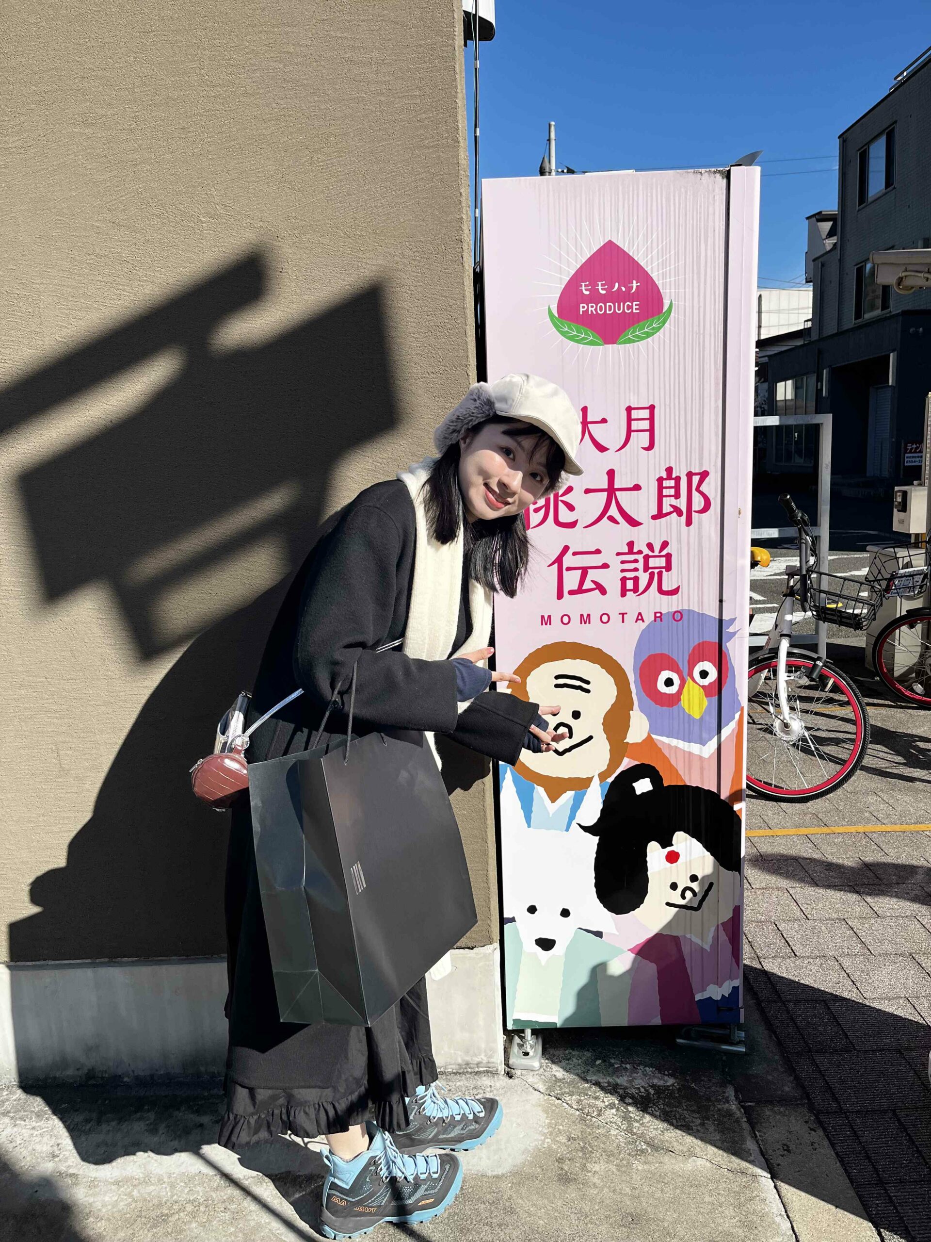 要去河口湖卻搶不到只有4班的JR富士回游?在大月車站轉搭超可愛的富士山特急列車! 4 桃太郎販賣機,每次投幣都會說一段桃太郎的故事