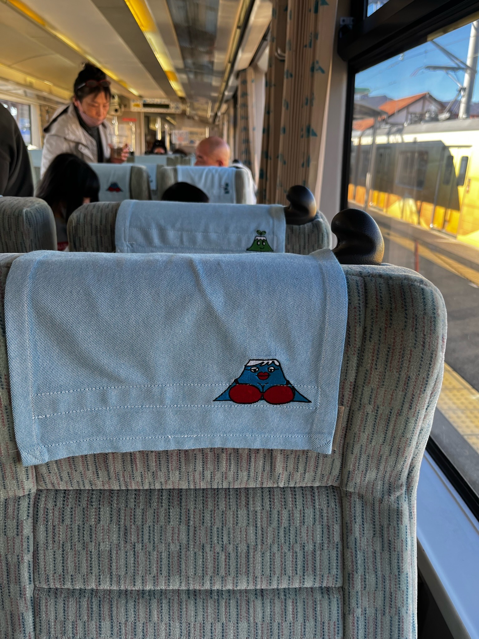 要去河口湖卻搶不到只有4班的JR富士回游?在大月車站轉搭超可愛的富士山特急列車! 12 身材姣好的富士山