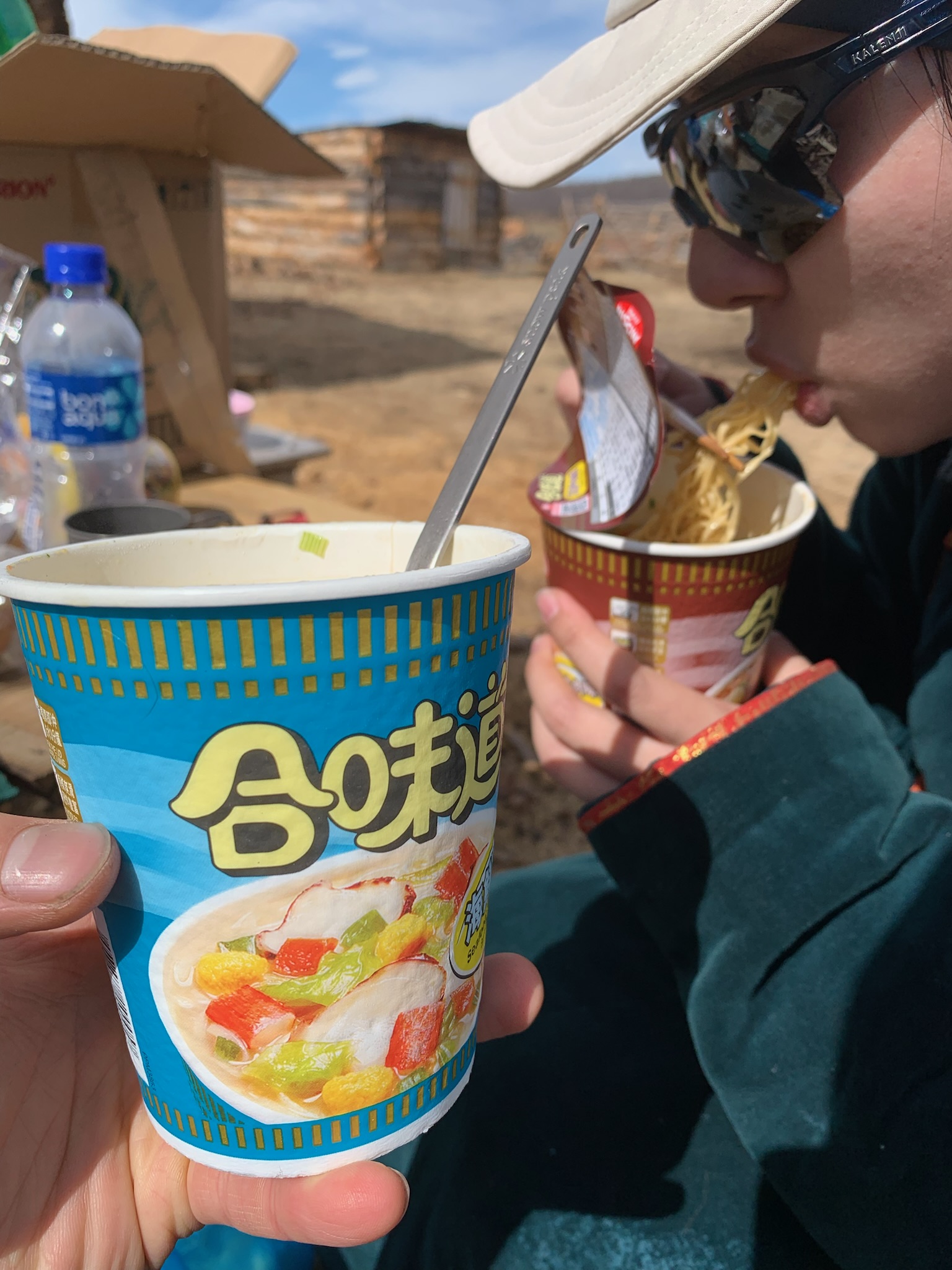 Day 2 - 騎馬5小時?!穿過邊境守衛隊終於抵達蒙俄邊境查坦人遊牧的森林 | 蒙古馴鹿部落半自助 15 先吃一碗泡麵壓壓驚