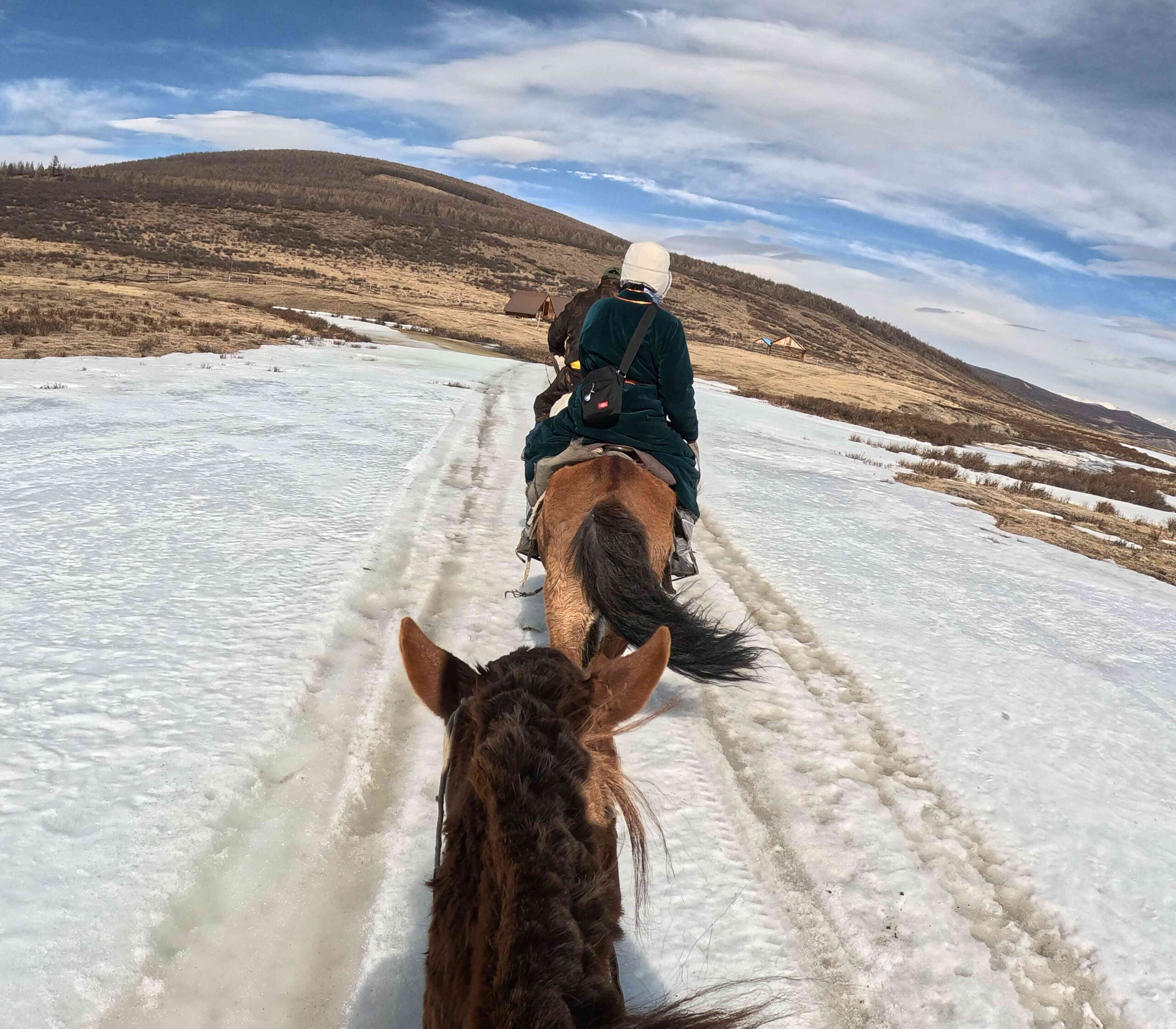 Day 2 - 騎馬5小時?!穿過邊境守衛隊終於抵達蒙俄邊境查坦人遊牧的森林 | 蒙古馴鹿部落半自助 20 騎馬走過結冰的湖面