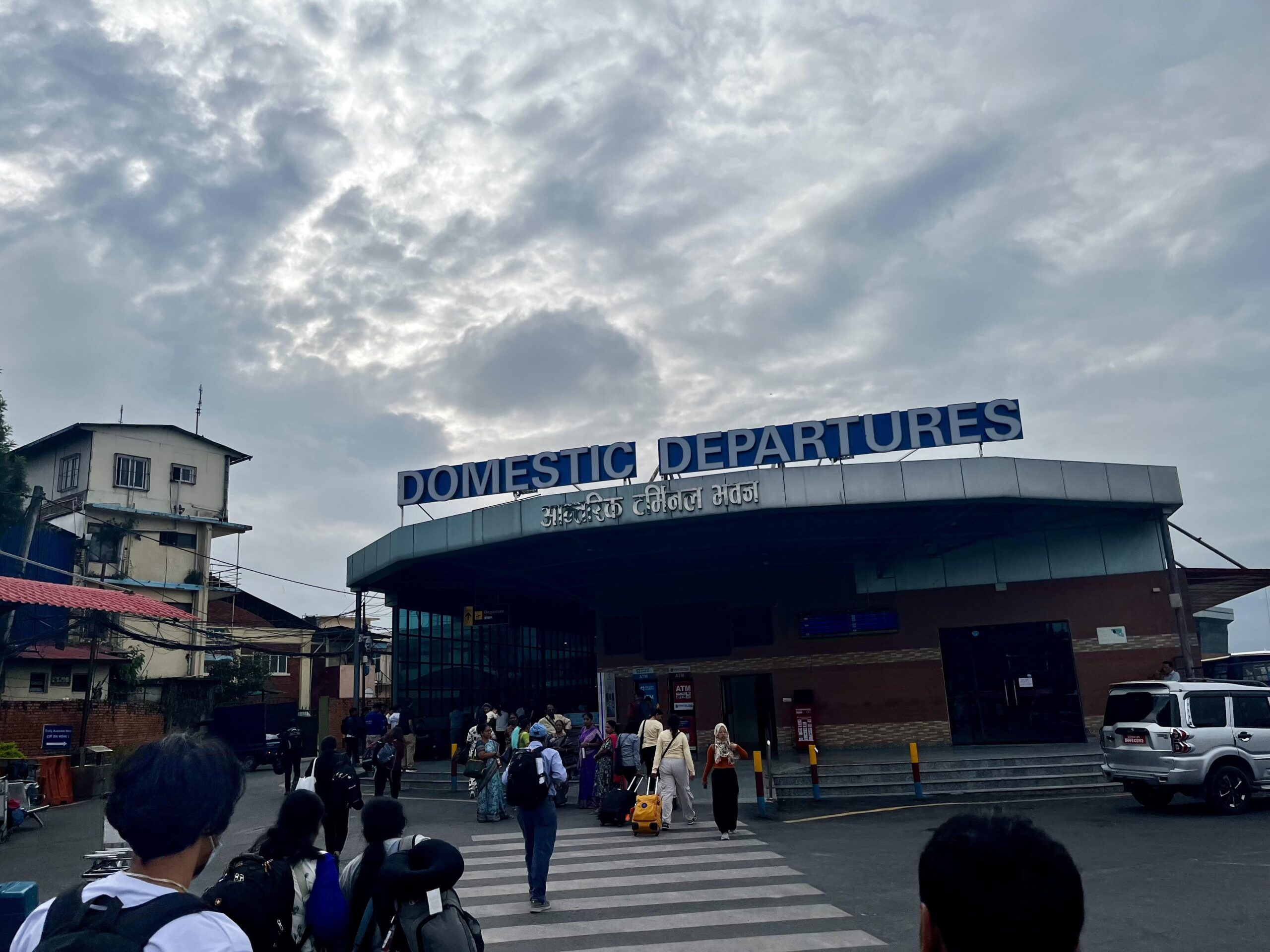 飛機取消?變成Ramechhap二日遊?2024年秋季EBC聖母峰基地營女生獨旅:盧卡拉飛機停飛3天、滯留機場鄉下村莊|尼泊爾健行 2 加德滿都國內線機場