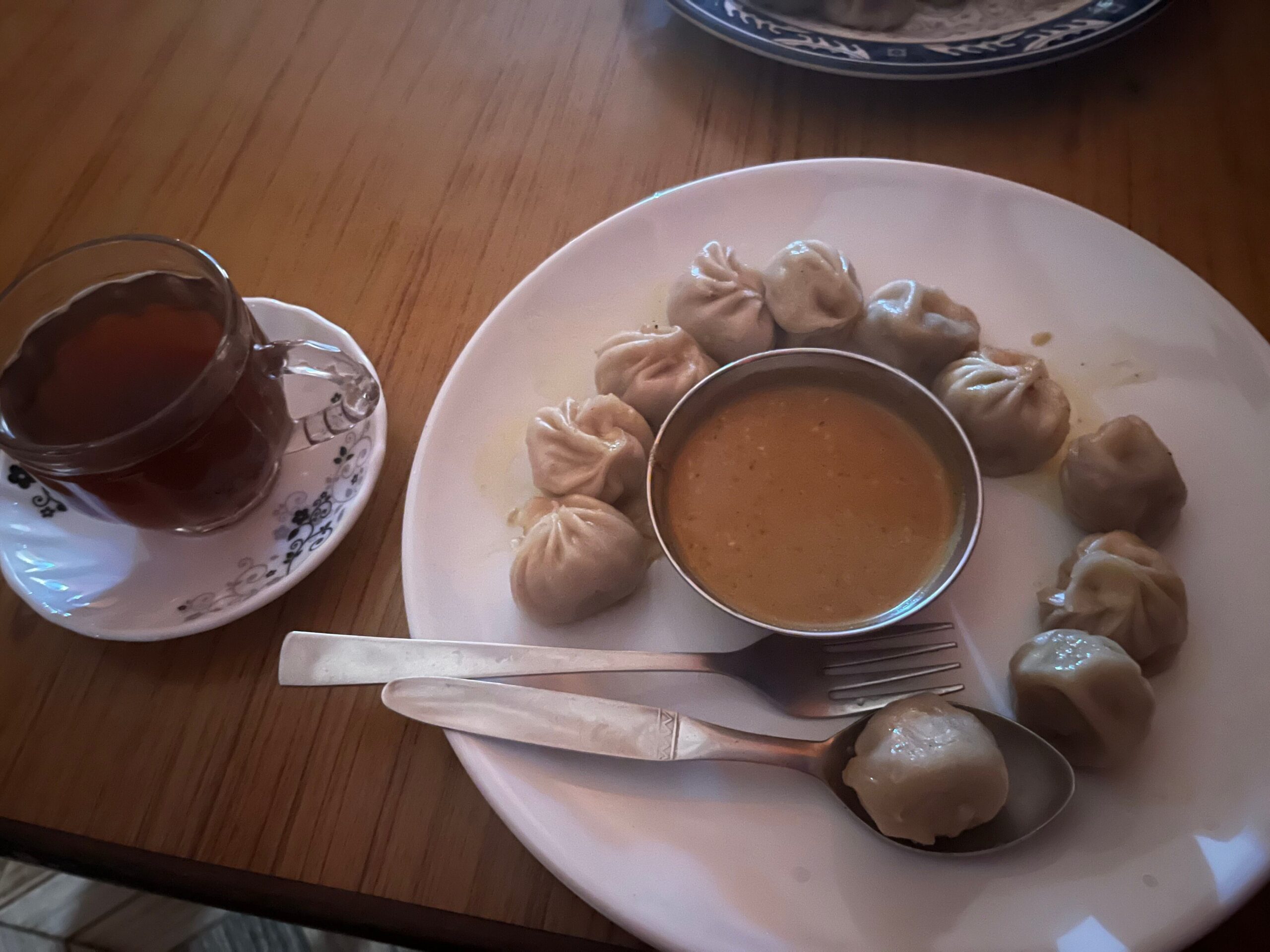 飛機取消?變成Ramechhap二日遊?2024年秋季EBC聖母峰基地營女生獨旅:盧卡拉飛機停飛3天、滯留機場鄉下村莊|尼泊爾健行 33 水牛(Buffalo)口味的momo