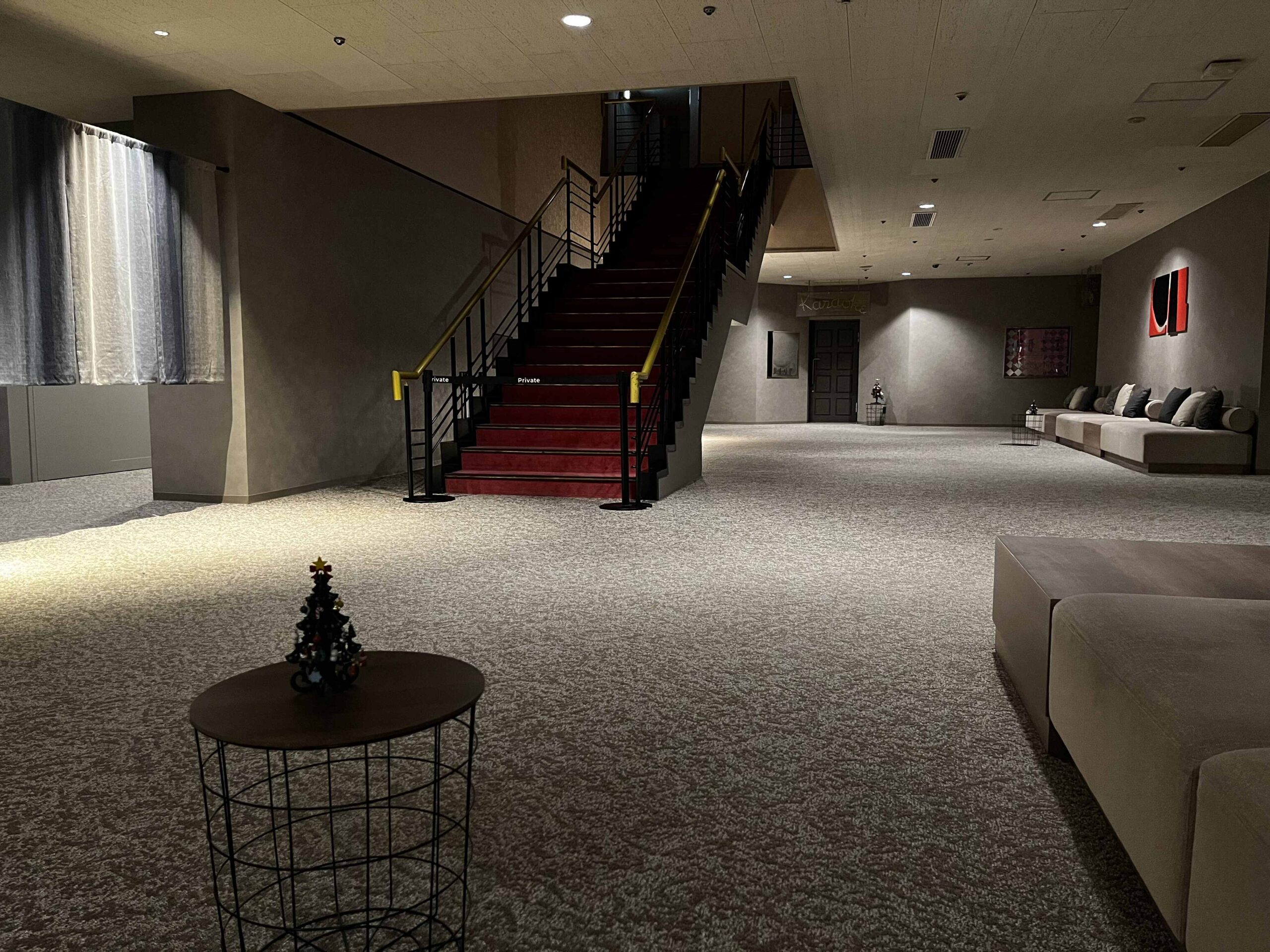 進入大浴場前的休息空間，改造得很棒，舒適溫馨