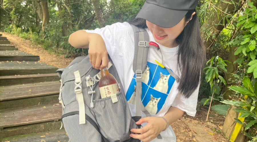 登山後背包推薦Horizon 天際線 Vanguard 25L登山後背包:實用好揹 1 側邊可收納瓶罐,也可放登山杖